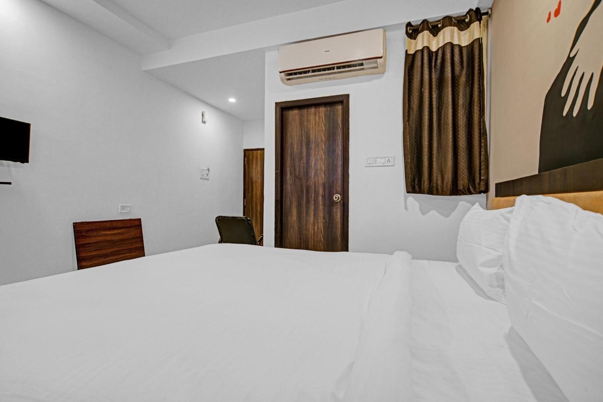 Collection O The Eternity Near Lig Sqaure Hotel Indore Exterior photo